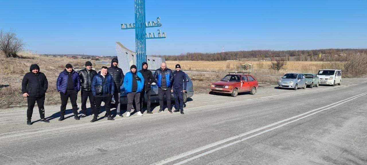 Evacuations Mariuopol Drivers